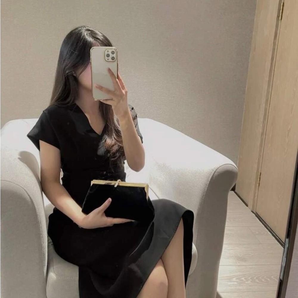 🚫Sold🚫 Black And Gold Faux Velvet
Evening Bag Clutch With Crossbody Chain